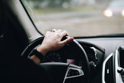 Consejos para conducir con pérdida auditiva